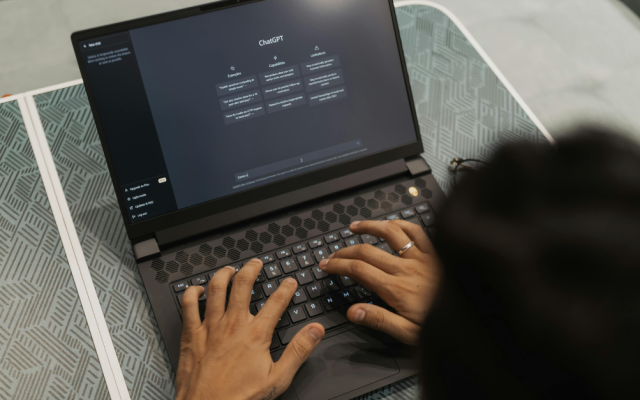 What AI Prompts Should HR Teams Be Using in 2026?